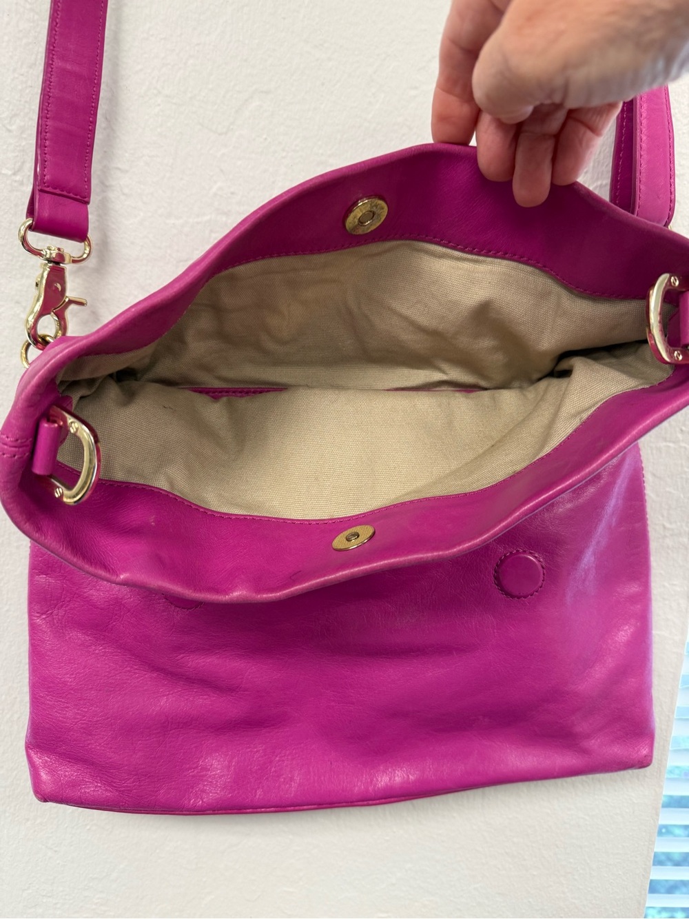 Tory Burch Dena convertible crossbody bag featuring Fold-Over gold tone - Picture 7 of 15